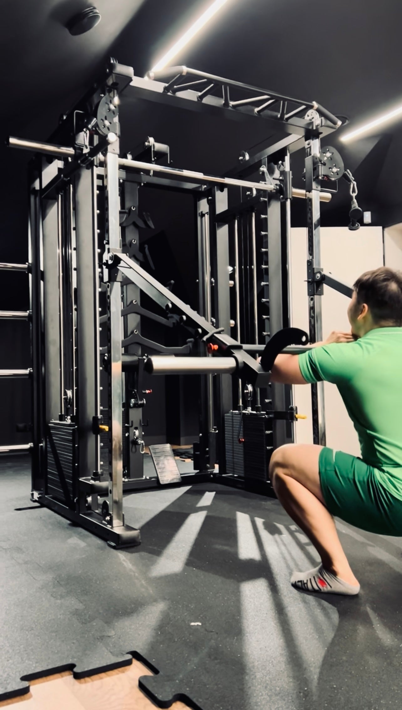 Krypton Sport XF-405 PRO MAX multi-gym con macchina Smith, 3 blocchi di peso da 120 kg, lat pulldown, dip, landmine, bracci di leva, peso totale 770 kg, nero opaco