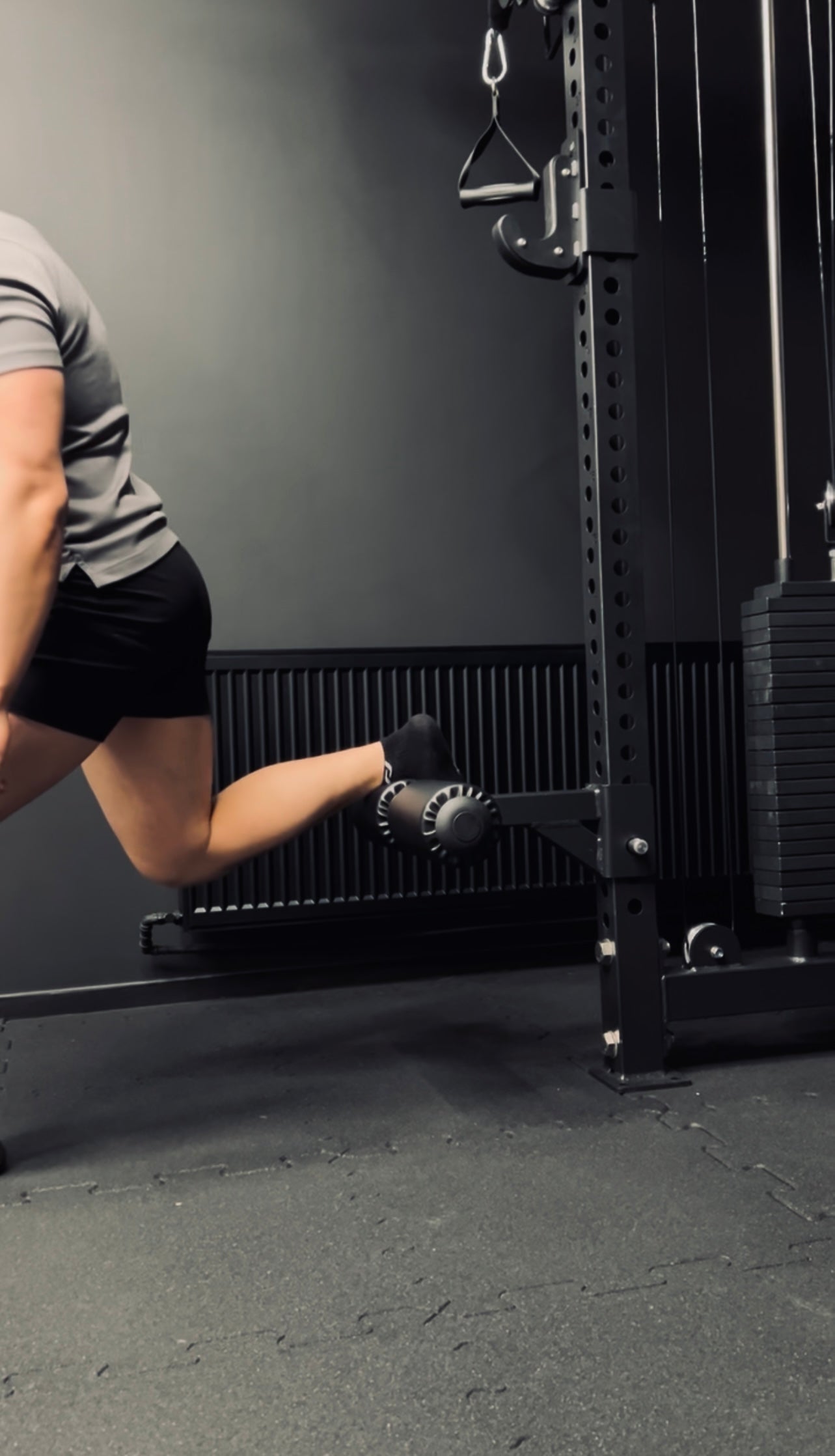 Multi-gym Krypton Sport XA-205 COMPACT con lat pulldown 1:1, 2 blocchi di peso da 110 kg, dip, peso totale 550 kg, nero opaco