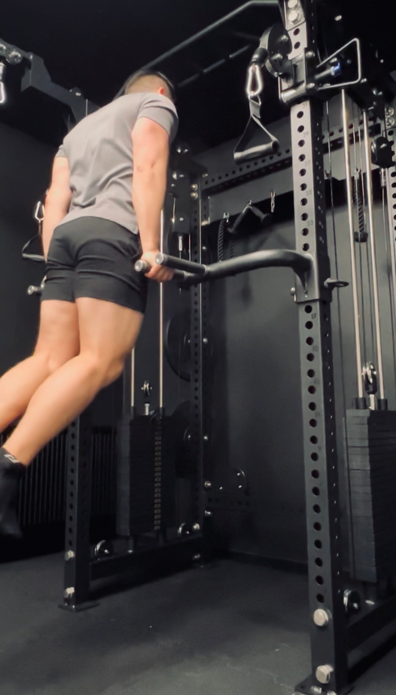 Multi-gym Krypton Sport XA-205 COMPACT con lat pulldown 1:1, 2 blocchi di peso da 110 kg, dip, peso totale 550 kg, nero opaco