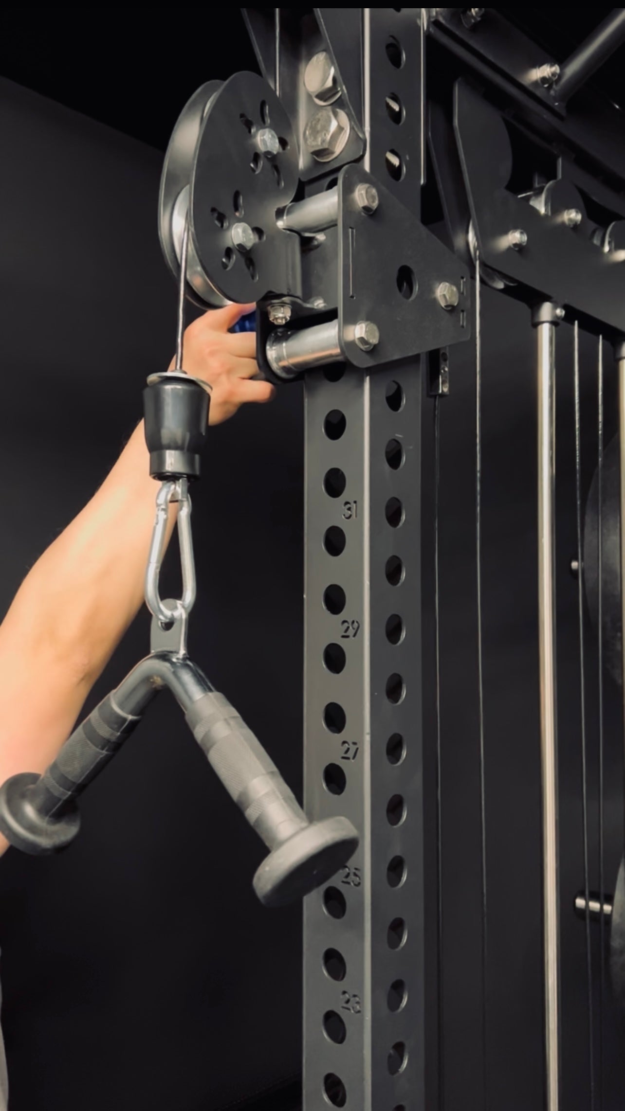 Multi-gym Krypton Sport XA-205 SMITH MACHINE con lat pulldown 1:1, 2 blocchi di peso da 110 kg, dip, peso totale 590 kg, nero opaco