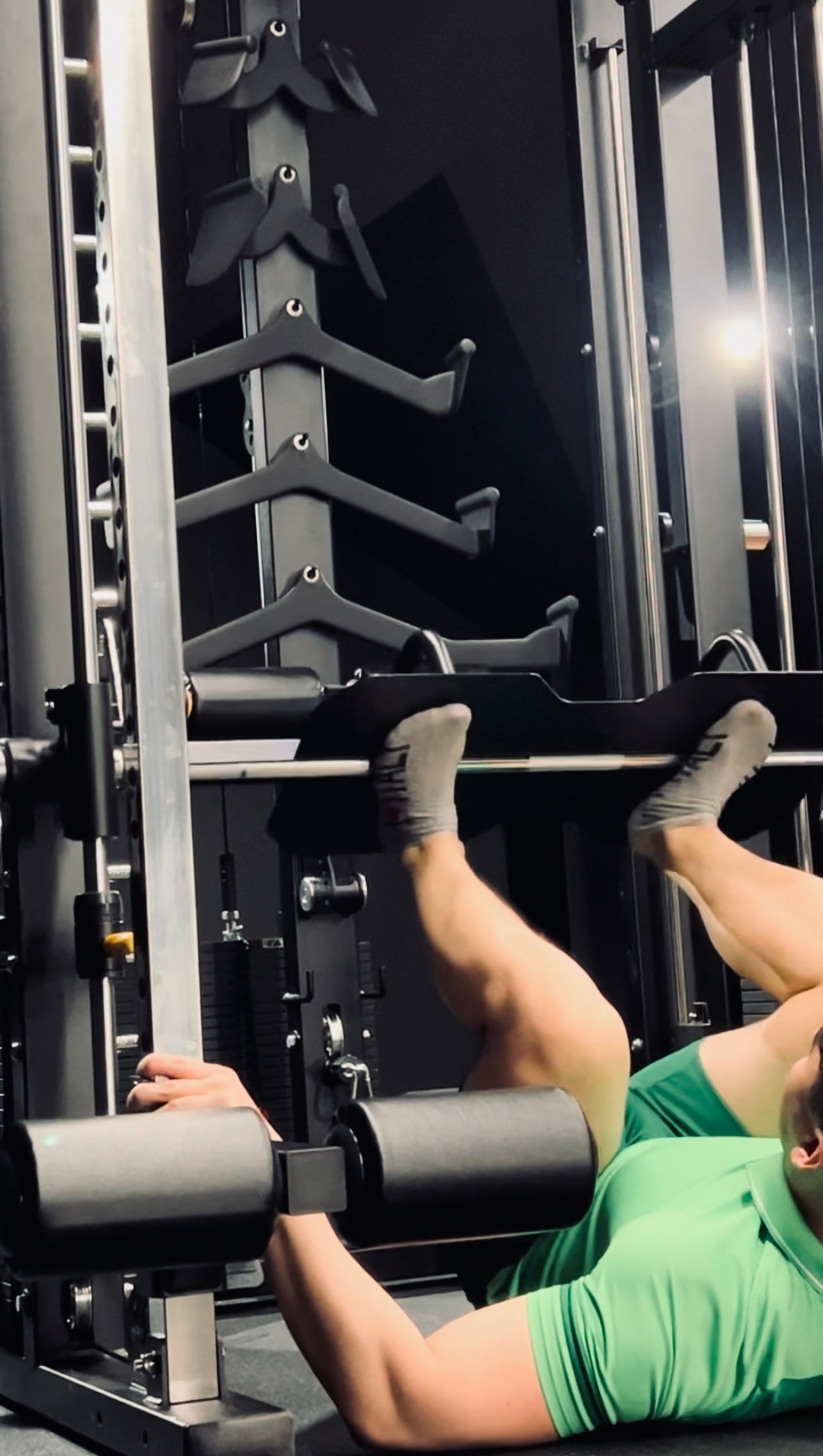 Krypton Sport XF-405 PRO multi-gym con macchina Smith, 3 blocchi di peso da 120 kg, lat pulldown, dip, landmine, bracci di leva, peso totale 720 kg, nero opaco