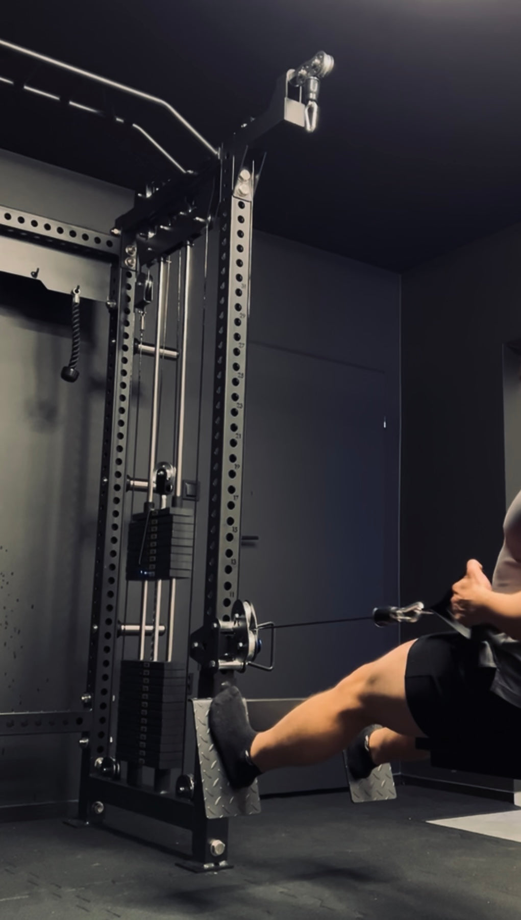 Multi-gym Krypton Sport XA-205 COMPACT con lat pulldown 1:1, 2 blocchi di peso da 110 kg, dip, peso totale 550 kg, nero opaco