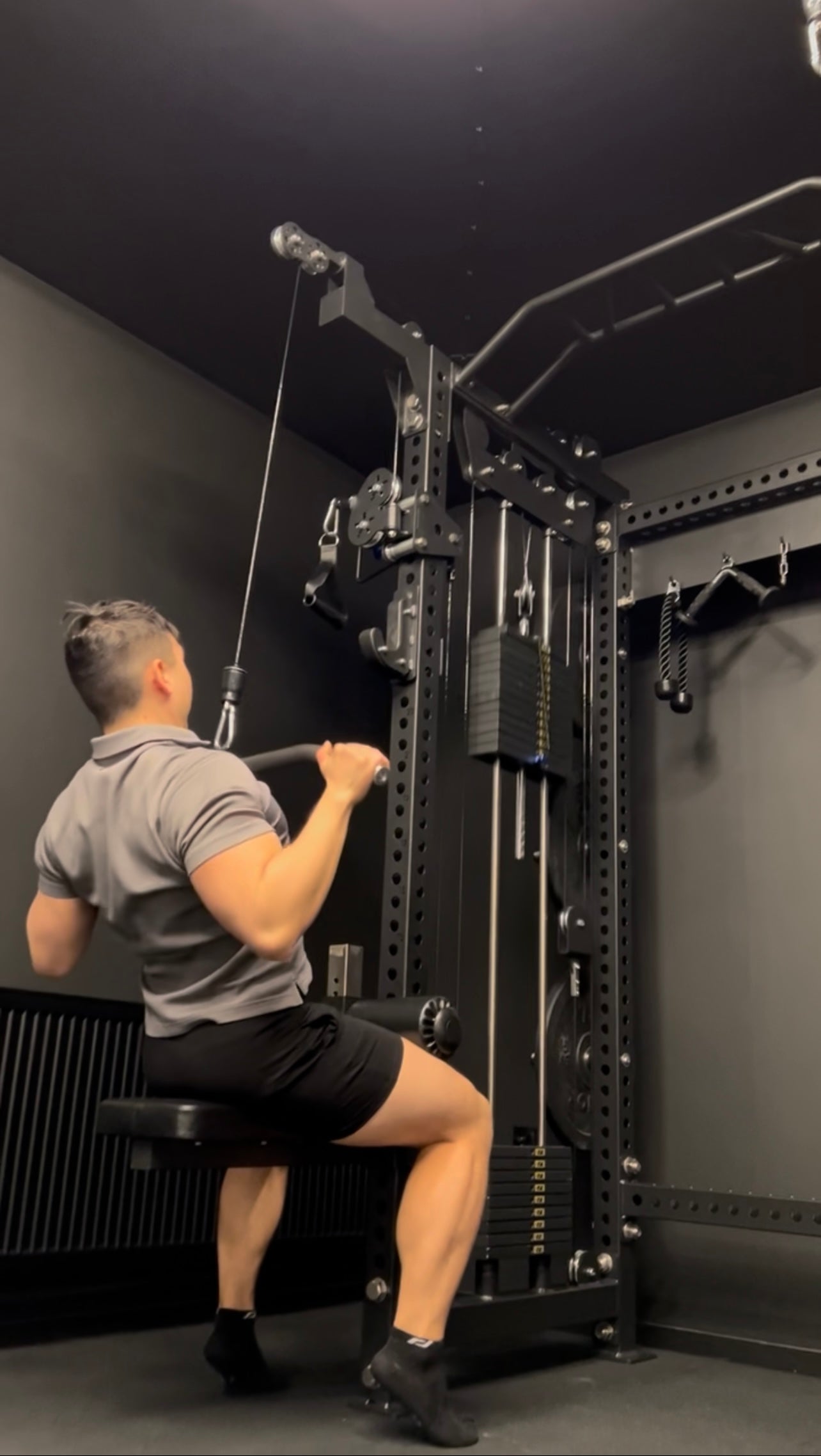 Multi-gym Krypton Sport XA-205 COMPACT con lat pulldown 1:1, 2 blocchi di peso da 110 kg, dip, peso totale 550 kg, nero opaco