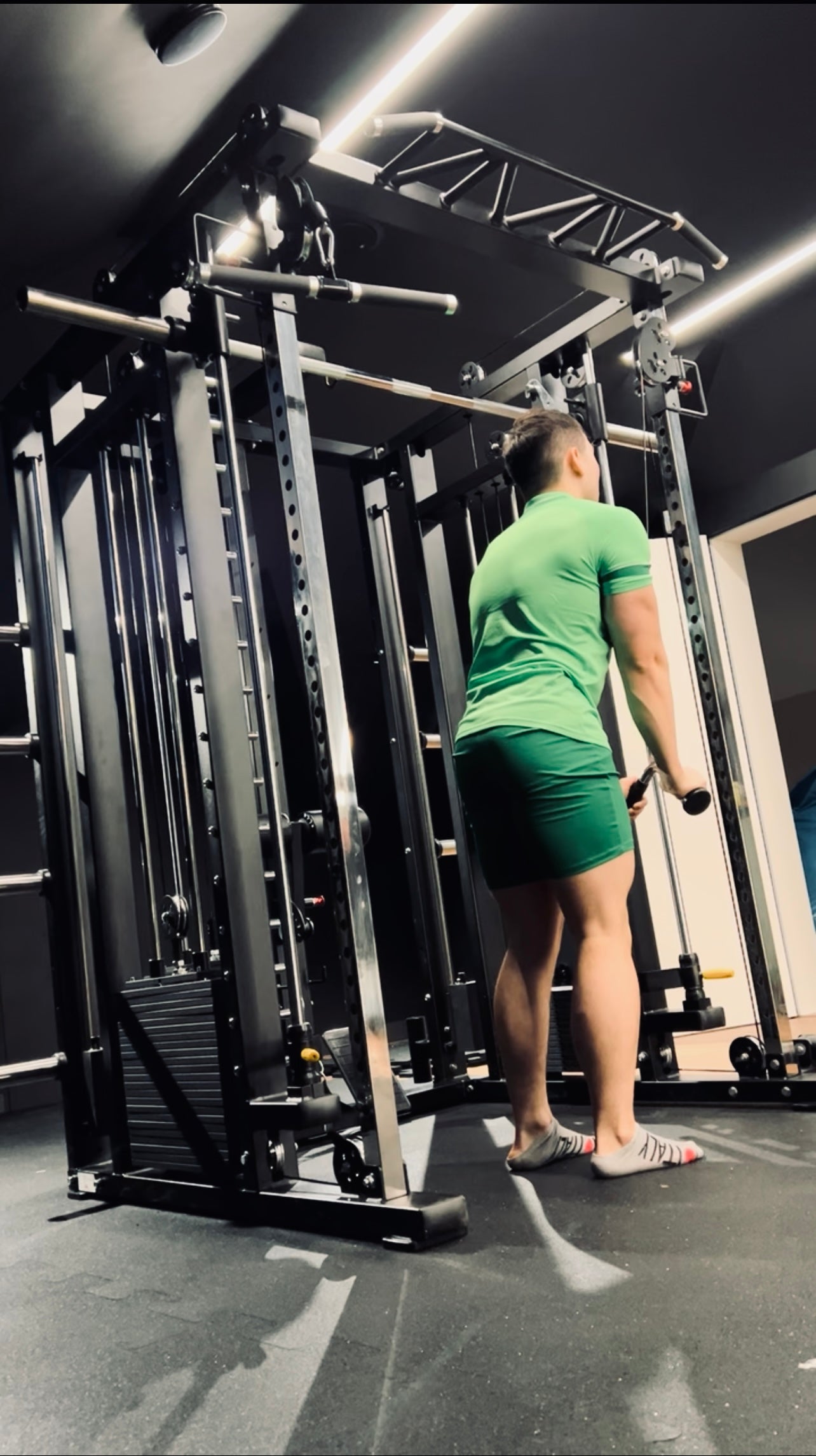 Krypton Sport XF-405 PRO multi-gym con macchina Smith, 3 blocchi di peso da 120 kg, lat pulldown, dip, landmine, bracci di leva, peso totale 720 kg, nero opaco