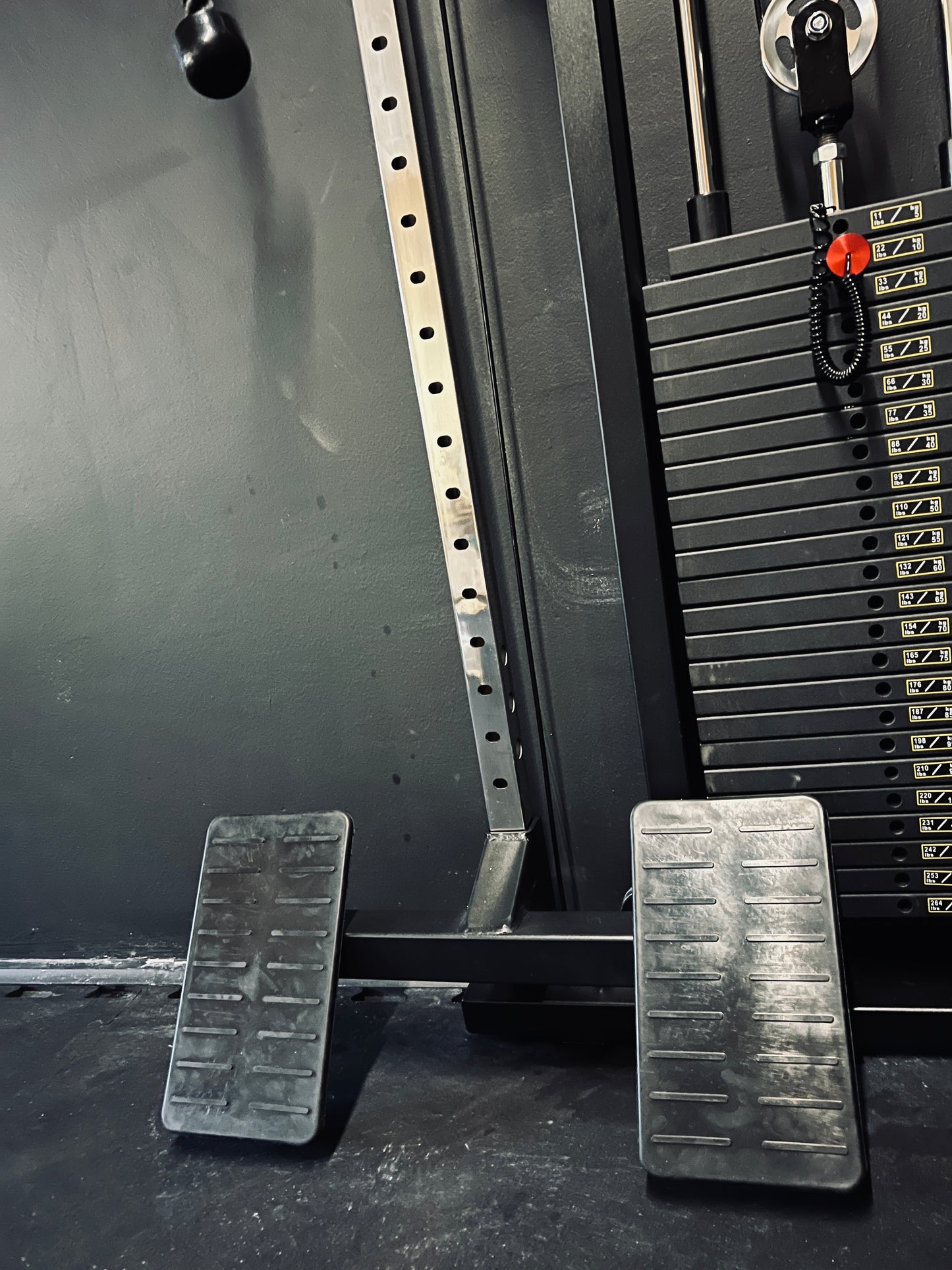 Kabelzug Krypton XC-205, 120 kg Gewichtsblöcke, 250 kg, mattschwarz