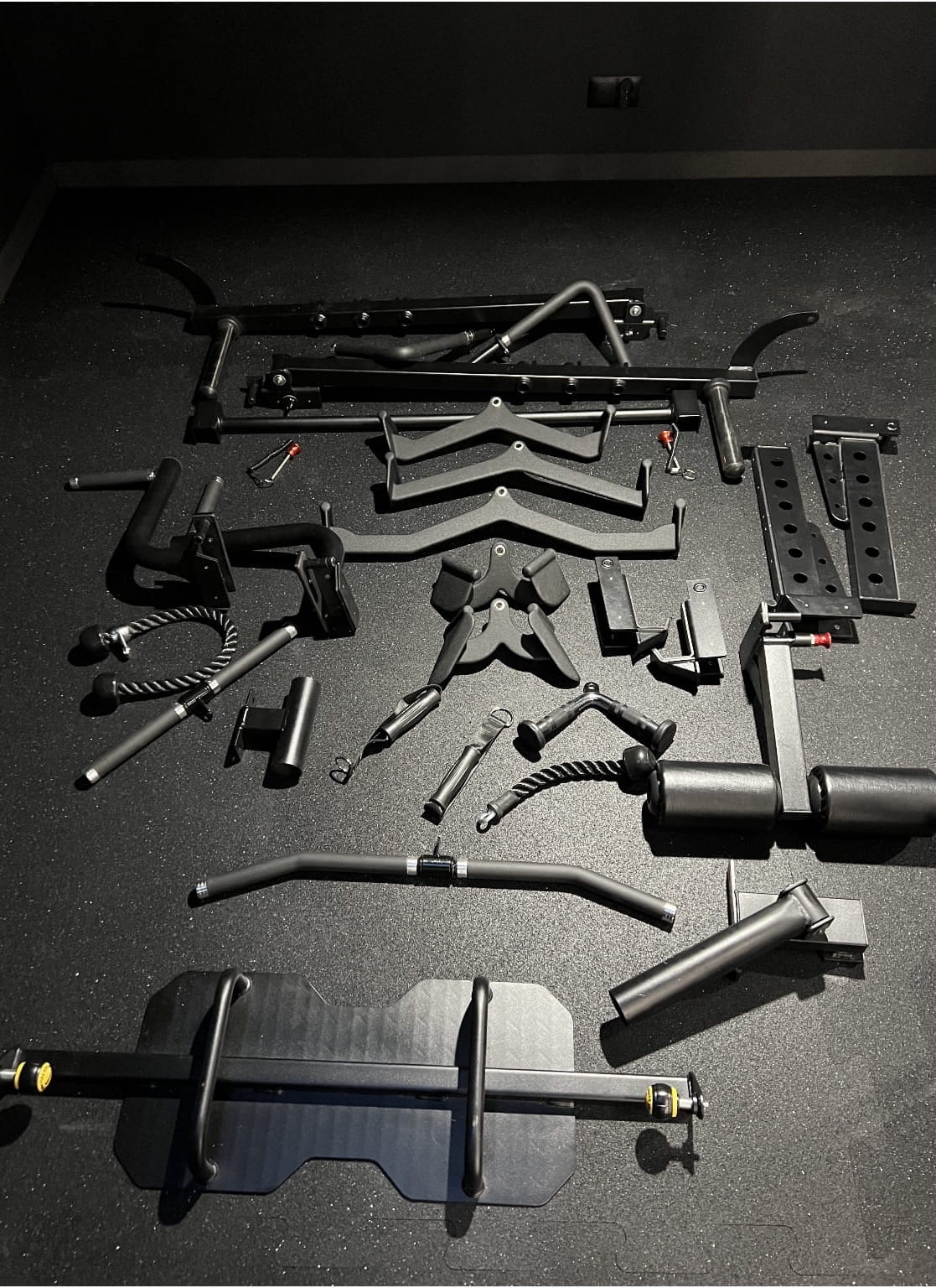 Krypton Sport XF-405 PRO MAX multi-gym con macchina Smith, 3 blocchi di peso da 120 kg, lat pulldown, dip, landmine, bracci di leva, peso totale 770 kg, nero opaco