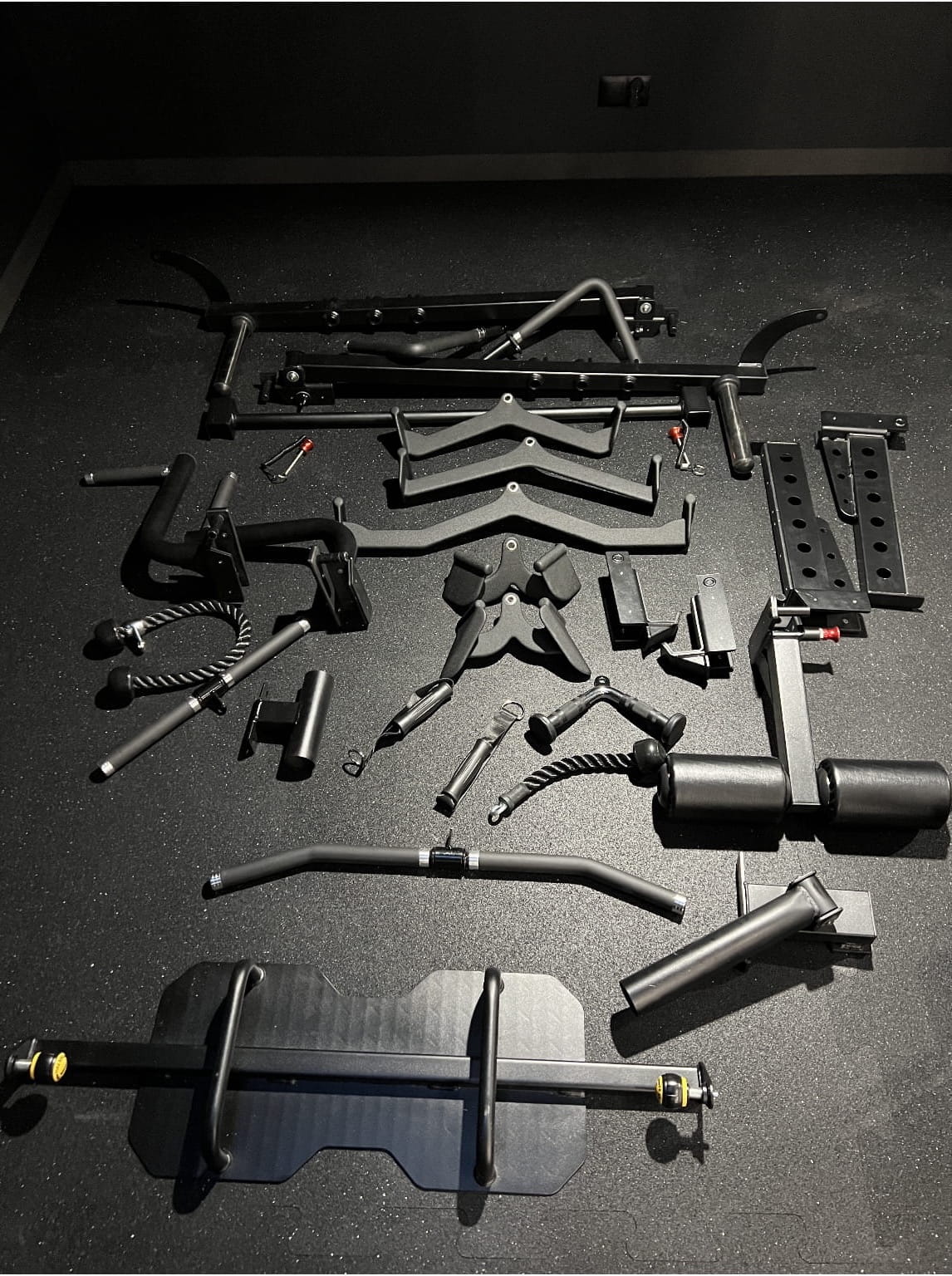 Krypton Sport XF-405 PRO multi-gym con macchina Smith, 3 blocchi di peso da 120 kg, lat pulldown, dip, landmine, bracci di leva, peso totale 720 kg, nero opaco