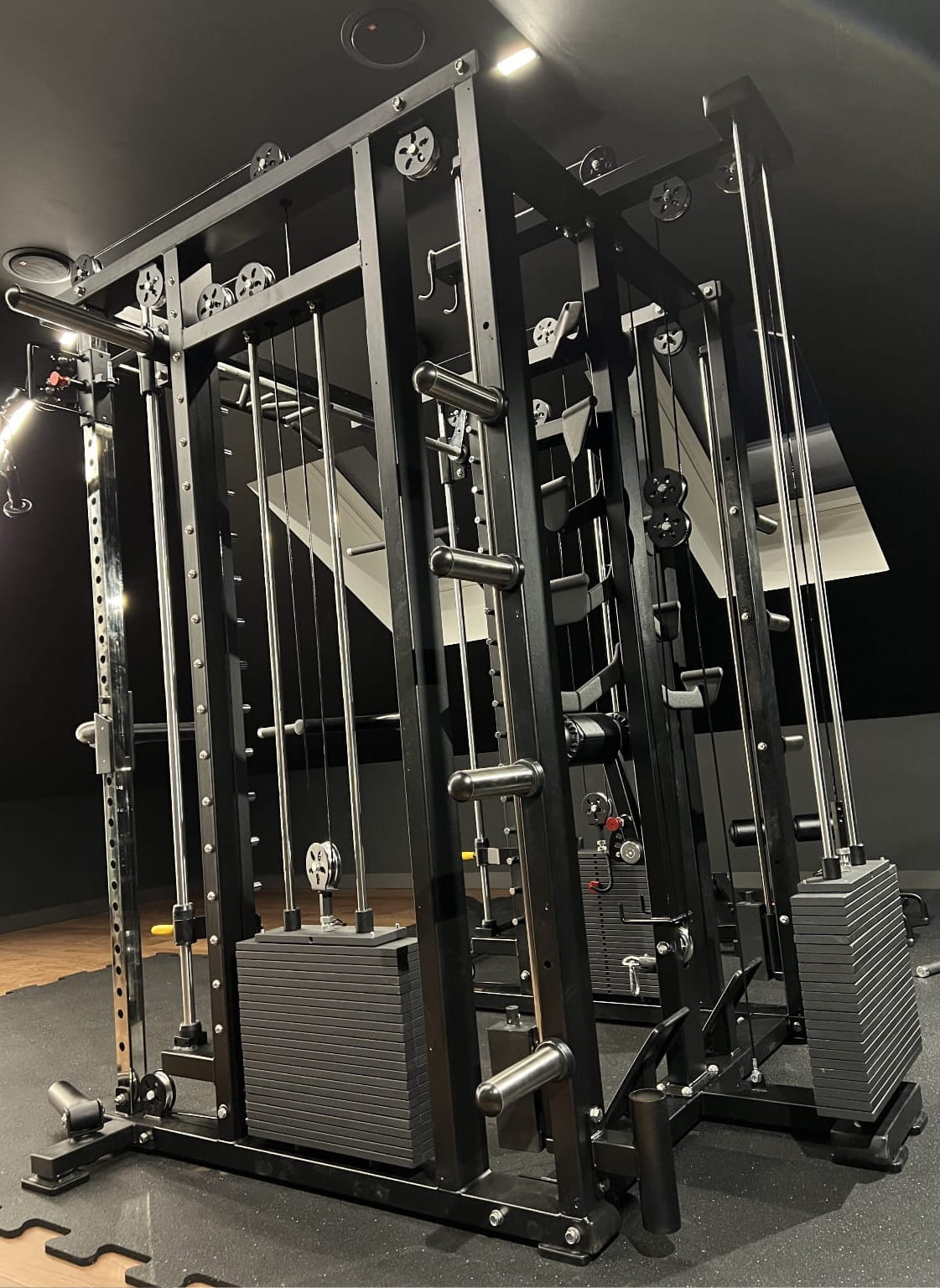 Krypton Sport XF-405 PRO multi-gym con macchina Smith, 3 blocchi di peso da 120 kg, lat pulldown, dip, landmine, bracci di leva, peso totale 720 kg, nero opaco