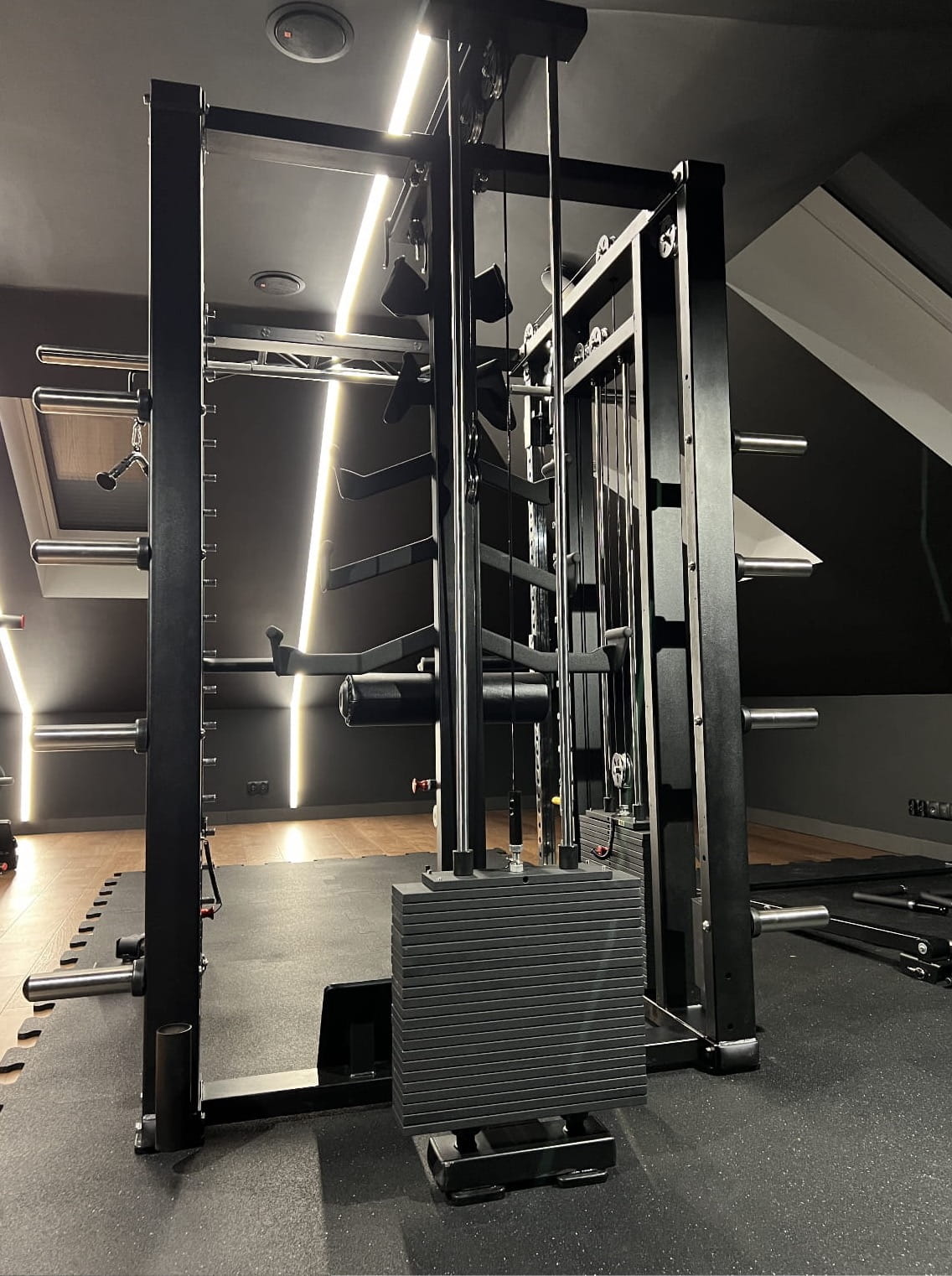 Krypton Sport XF-405 PRO MAX multi-gym con macchina Smith, 3 blocchi di peso da 120 kg, lat pulldown, dip, landmine, bracci di leva, peso totale 770 kg, nero opaco