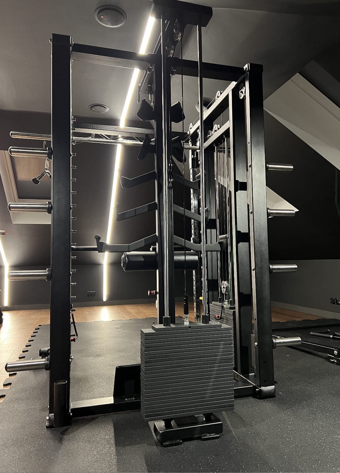 Krypton Sport XF-405 PRO multi-gym con macchina Smith, 3 blocchi di peso da 120 kg, lat pulldown, dip, landmine, bracci di leva, peso totale 720 kg, nero opaco