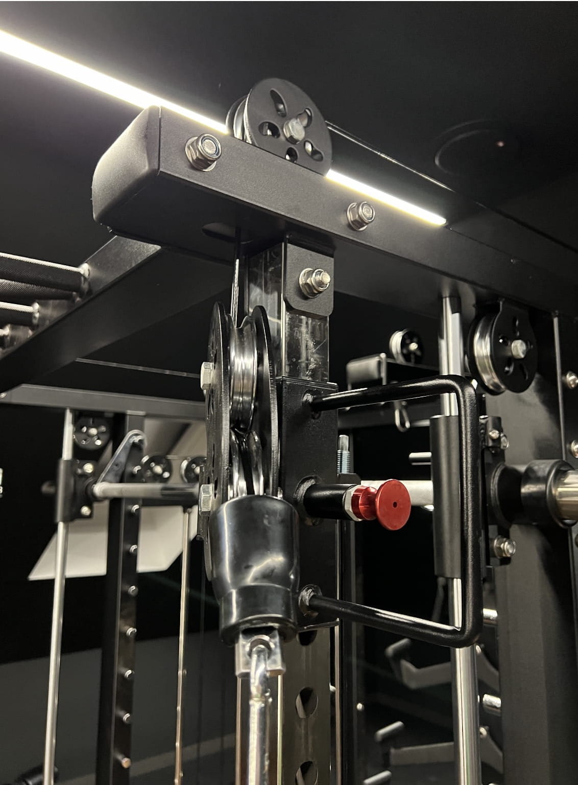 Krypton Sport XF-405 PRO MAX multi-gym con macchina Smith, 3 blocchi di peso da 120 kg, lat pulldown, dip, landmine, bracci di leva, peso totale 770 kg, nero opaco