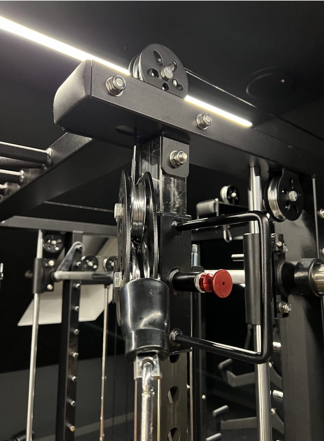 Krypton Sport XF-405 PRO multi-gym con macchina Smith, 3 blocchi di peso da 120 kg, lat pulldown, dip, landmine, bracci di leva, peso totale 720 kg, nero opaco