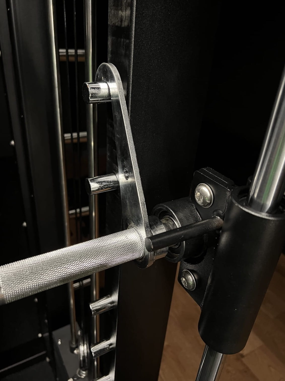 Krypton Sport XF-405 PRO multi-gym con macchina Smith, 3 blocchi di peso da 120 kg, lat pulldown, dip, landmine, bracci di leva, peso totale 720 kg, nero opaco