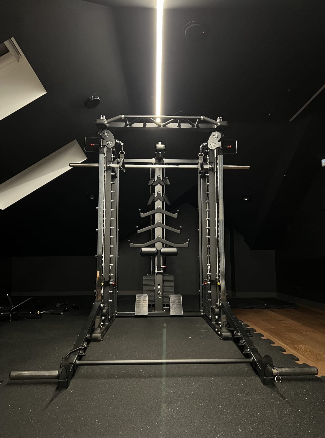 Krypton Sport XF-405 PRO MAX multi-gym con macchina Smith, 3 blocchi di peso da 120 kg, lat pulldown, dip, landmine, bracci di leva, peso totale 770 kg, nero opaco