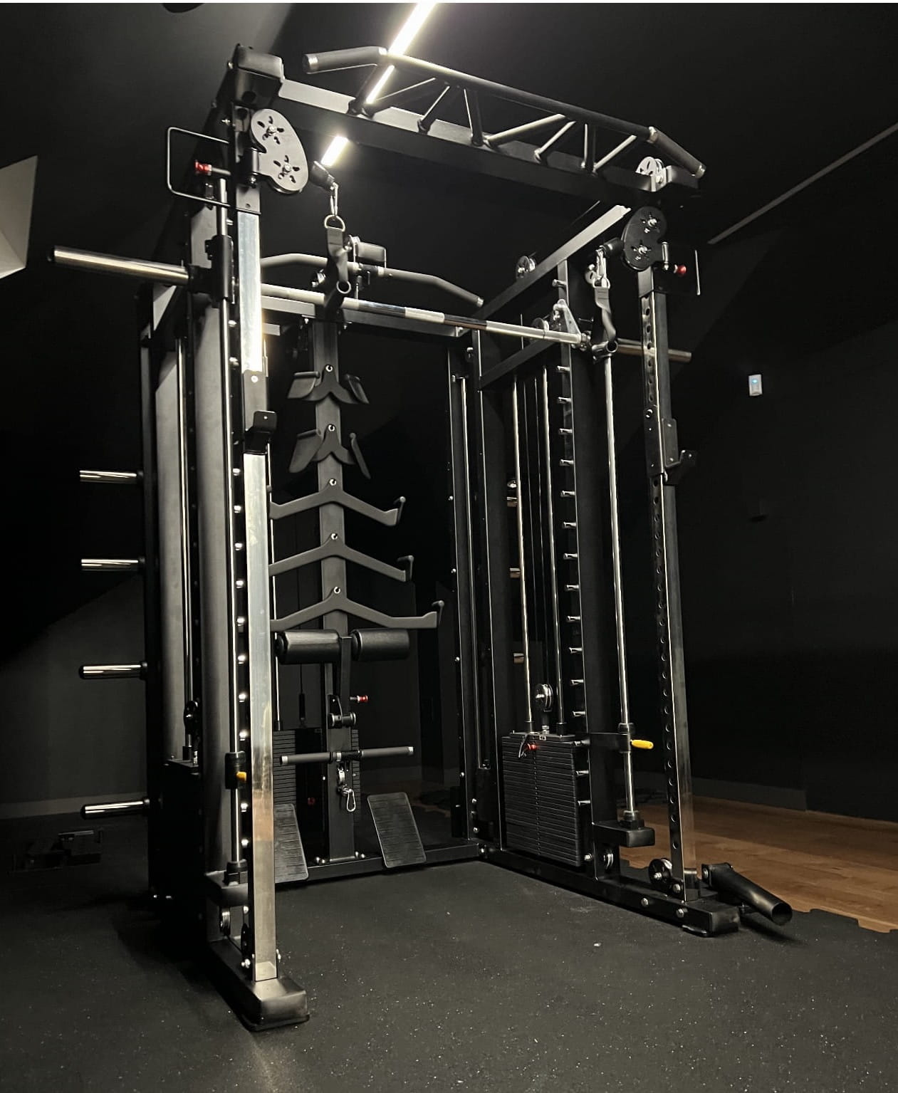 Krypton Sport XF-405 PRO multi-gym con macchina Smith, 3 blocchi di peso da 120 kg, lat pulldown, dip, landmine, bracci di leva, peso totale 720 kg, nero opaco