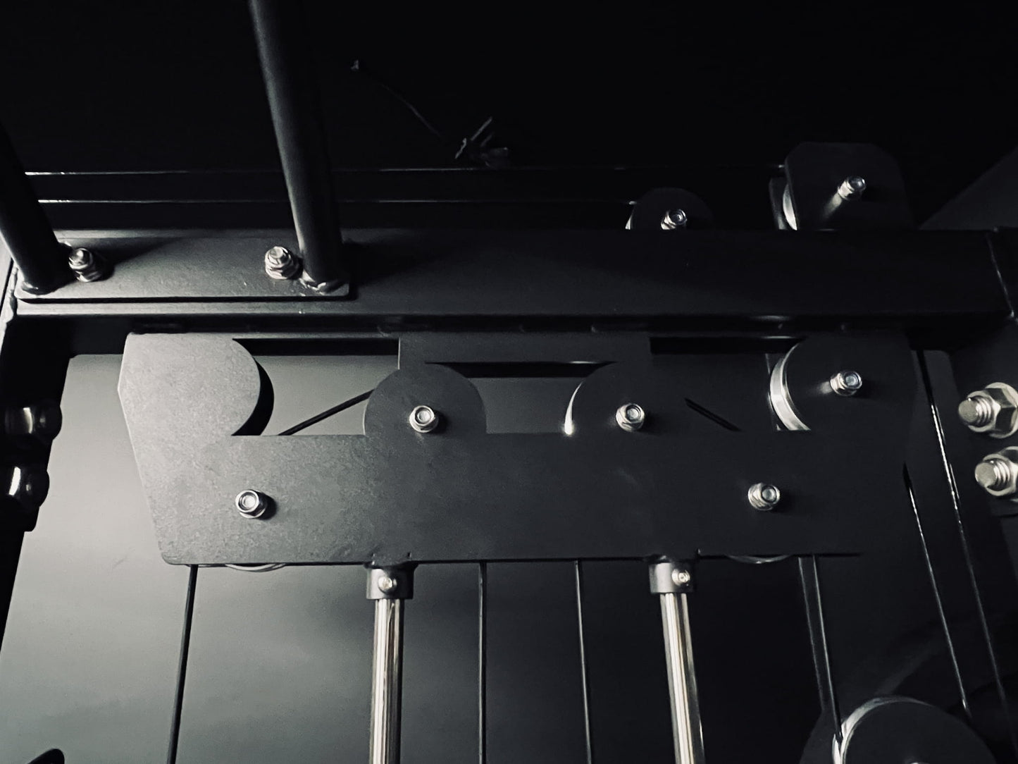 Multi-gym Krypton Sport XA-205 COMPACT con lat pulldown 1:1, 2 blocchi di peso da 110 kg, dip, peso totale 550 kg, nero opaco