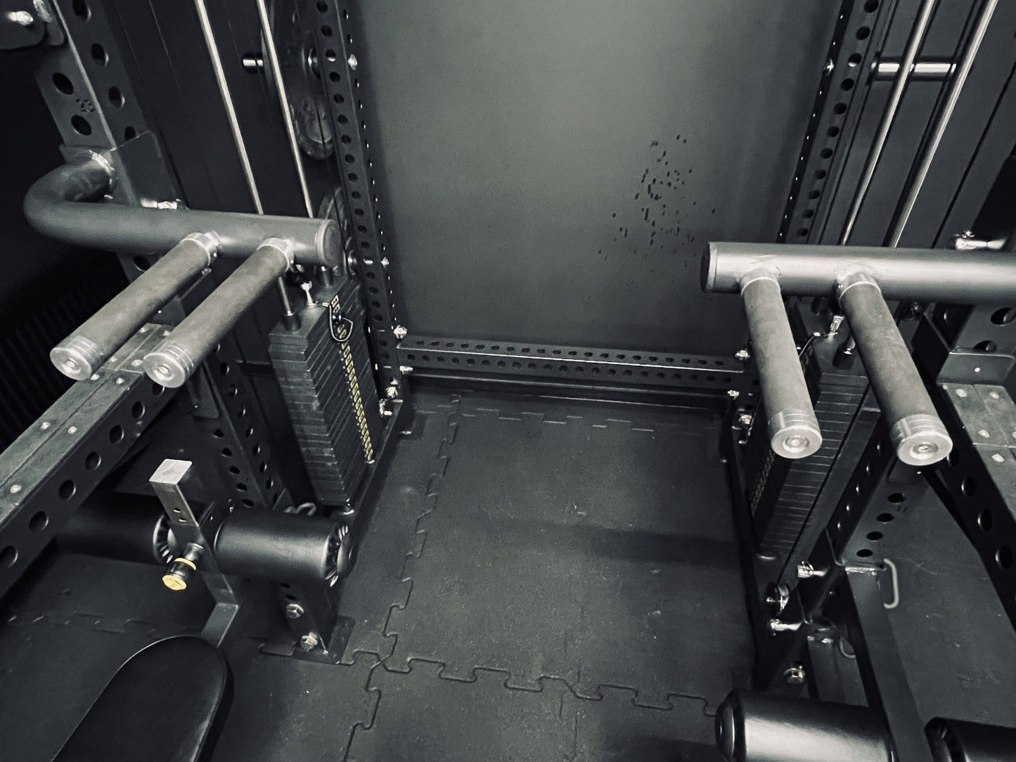 Multi-gym Krypton Sport XA-205 COMPACT con lat pulldown 1:1, 2 blocchi di peso da 110 kg, dip, peso totale 550 kg, nero opaco