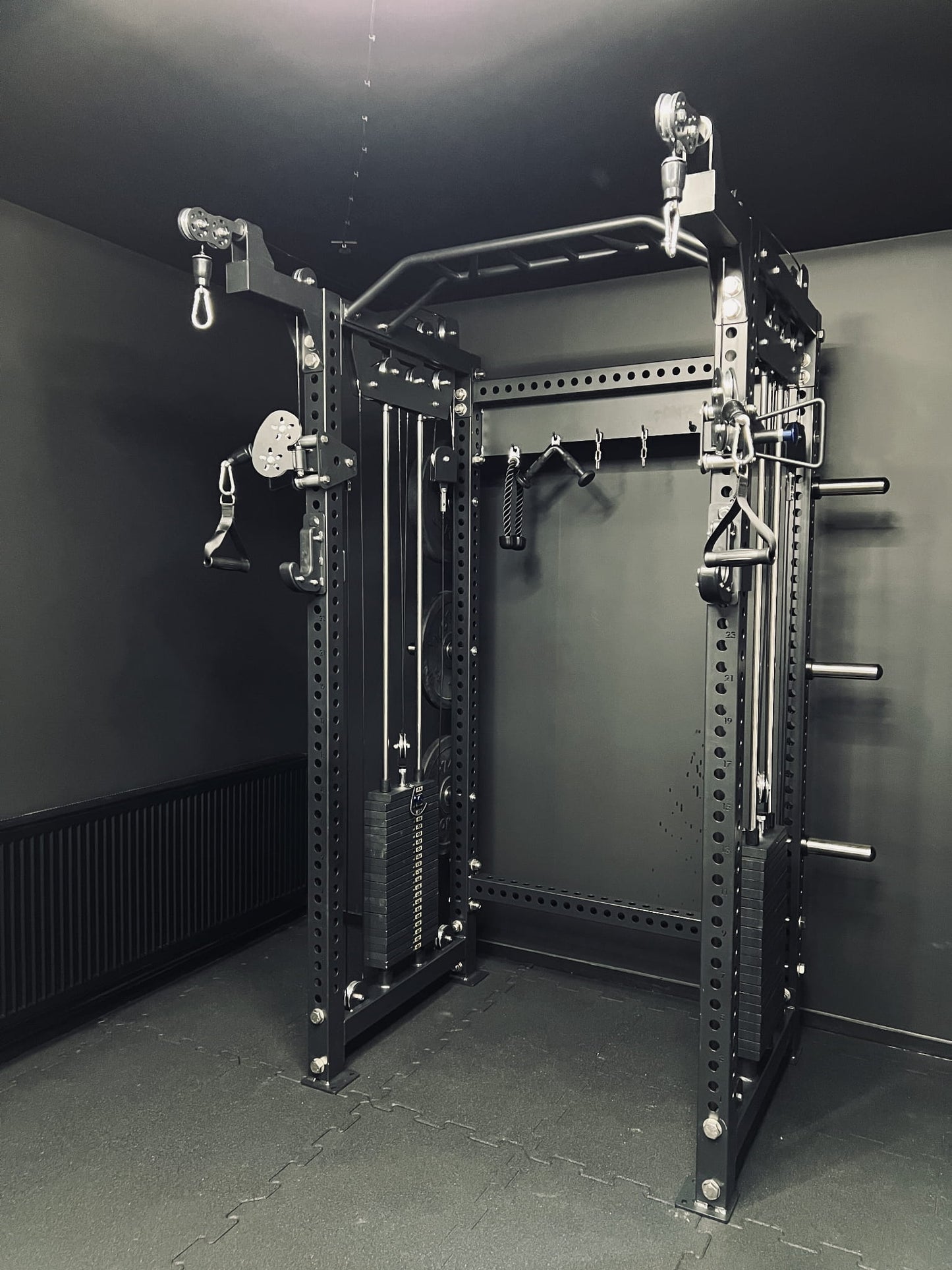 Multi-gym Krypton Sport XA-205 COMPACT con lat pulldown 1:1, 2 blocchi di peso da 110 kg, dip, peso totale 550 kg, nero opaco