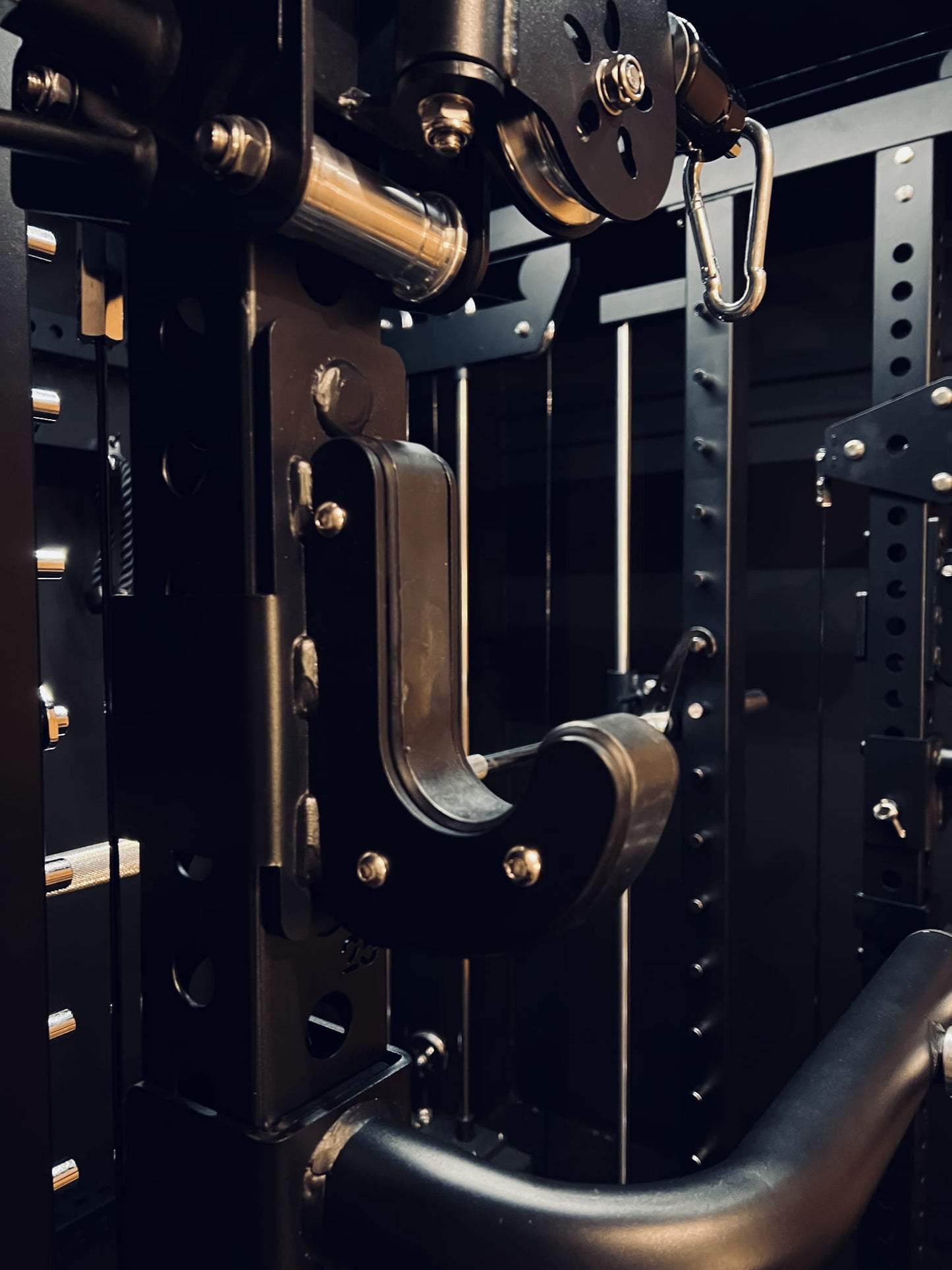 Multi-gym Krypton Sport XA-205 SMITH MACHINE con lat pulldown 1:1, 2 blocchi di peso da 110 kg, dip, peso totale 590 kg, nero opaco