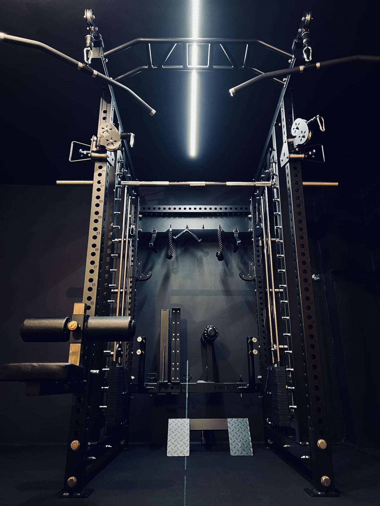 Multi-gym Krypton Sport XA-205 SMITH MACHINE con lat pulldown 1:1, 2 blocchi di peso da 110 kg, dip, peso totale 590 kg, nero opaco