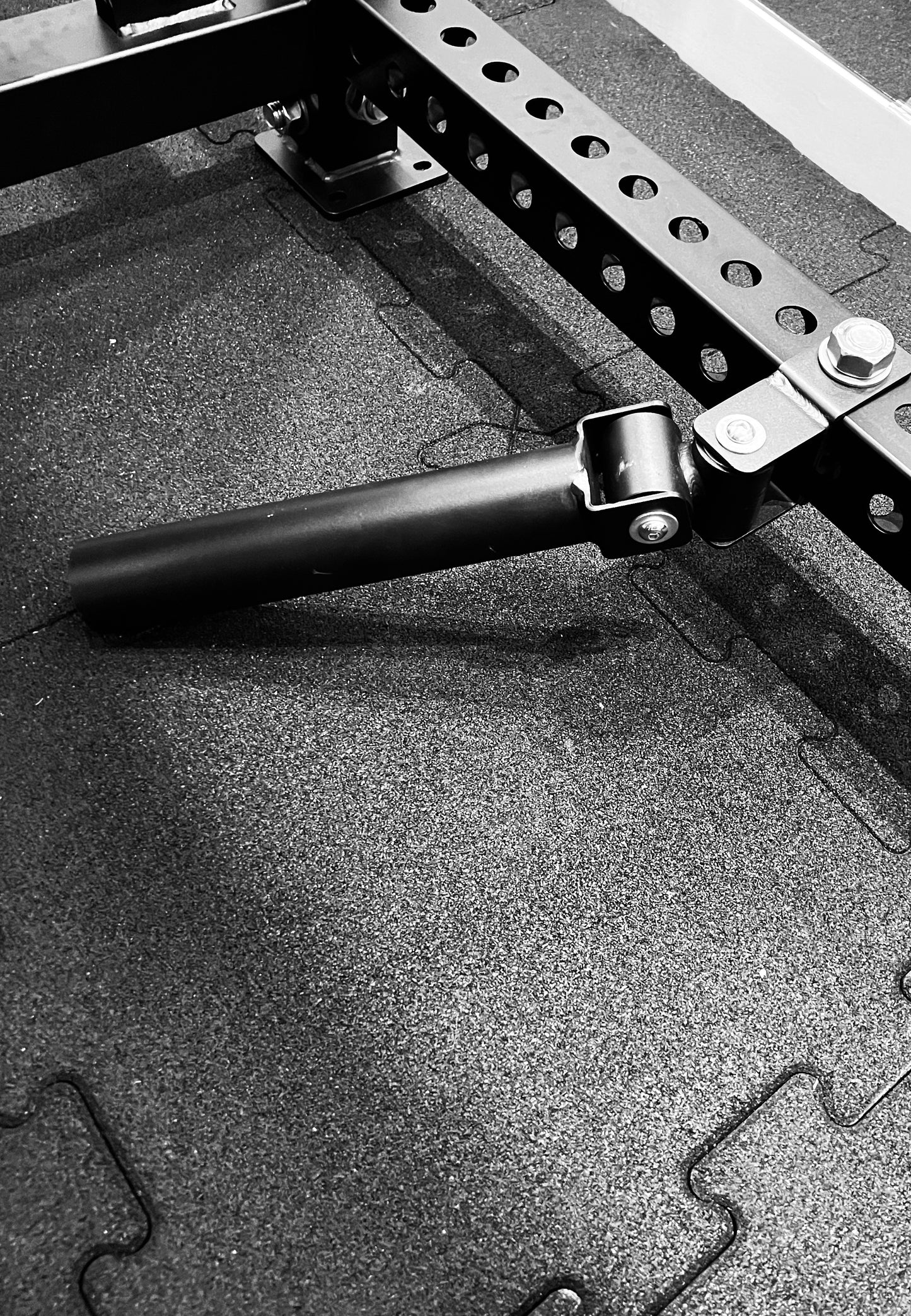 Multi-gym Krypton Sport XA-205 SMITH MACHINE con lat pulldown 1:1, 2 blocchi di peso da 110 kg, dip, peso totale 590 kg, nero opaco